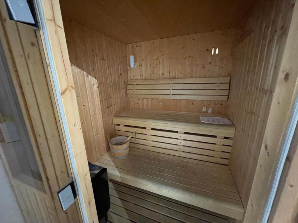 Space In The Villa With Poll Near Golf In 马德里 外观 照片
