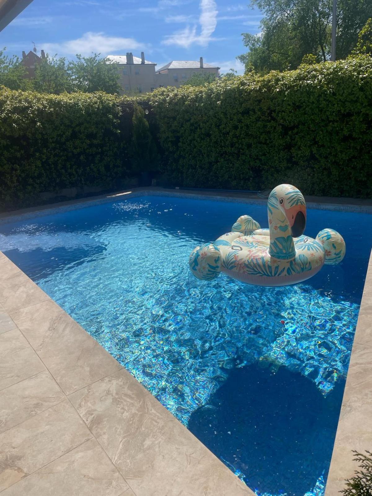 Space In The Villa With Poll Near Golf In 马德里 外观 照片